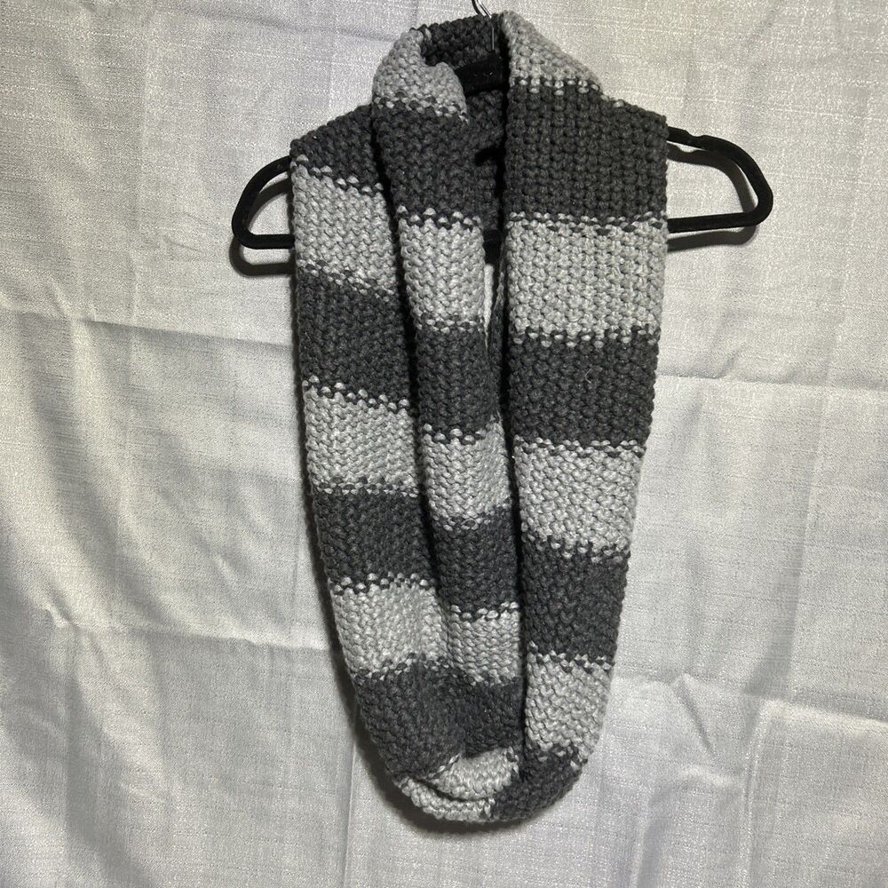 Gap Knit Scarf Gray Honeycomb Chunky Knit Thick Loop neck warm chic Soft striped